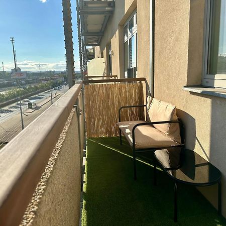 Apartment Ceskomoravska - O2 Arena Прага Экстерьер фото