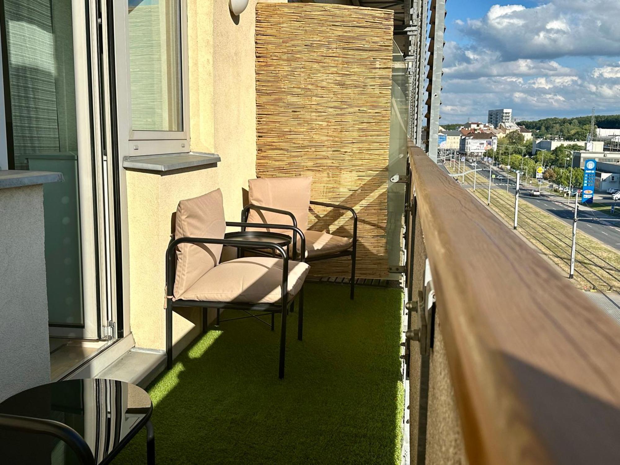 Apartment Ceskomoravska - O2 Arena Прага Экстерьер фото